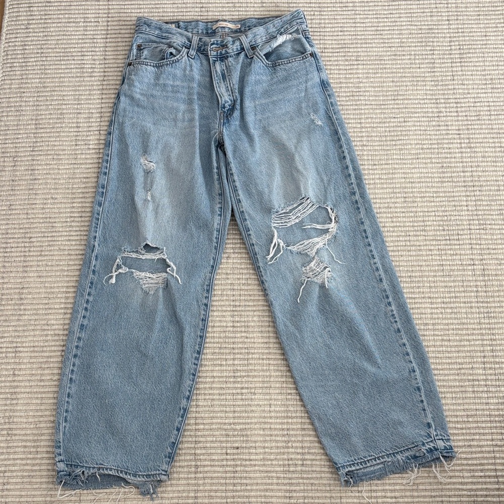 Levi Distressed Light Blue Jeans